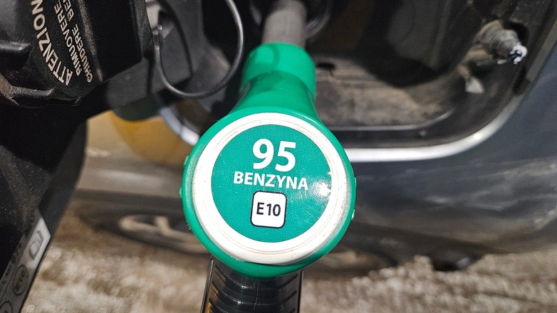 Tankowanie, benzyna E10