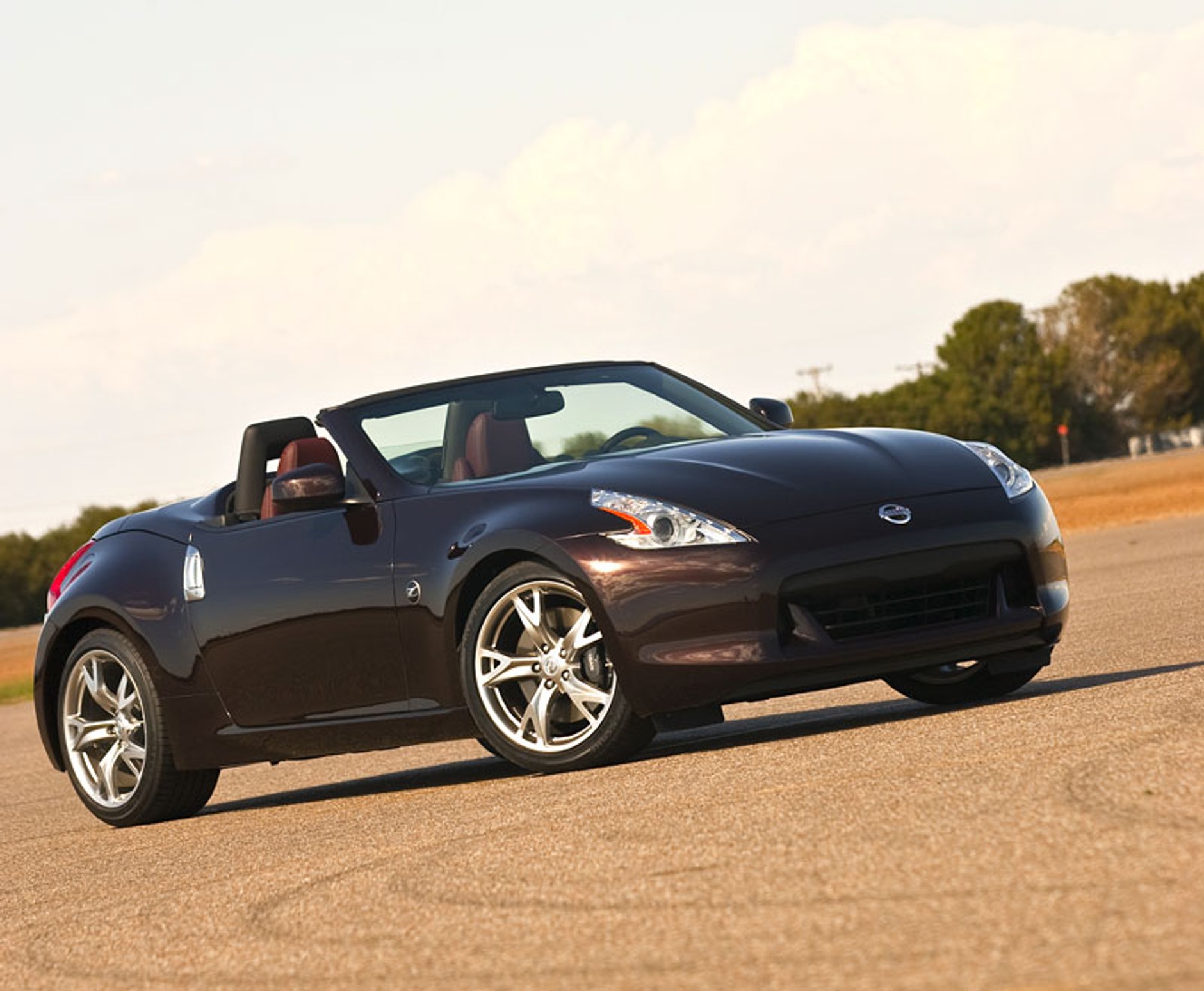 Nowy Jork 2009: Nissan zaprezentował model 370Z Roadster