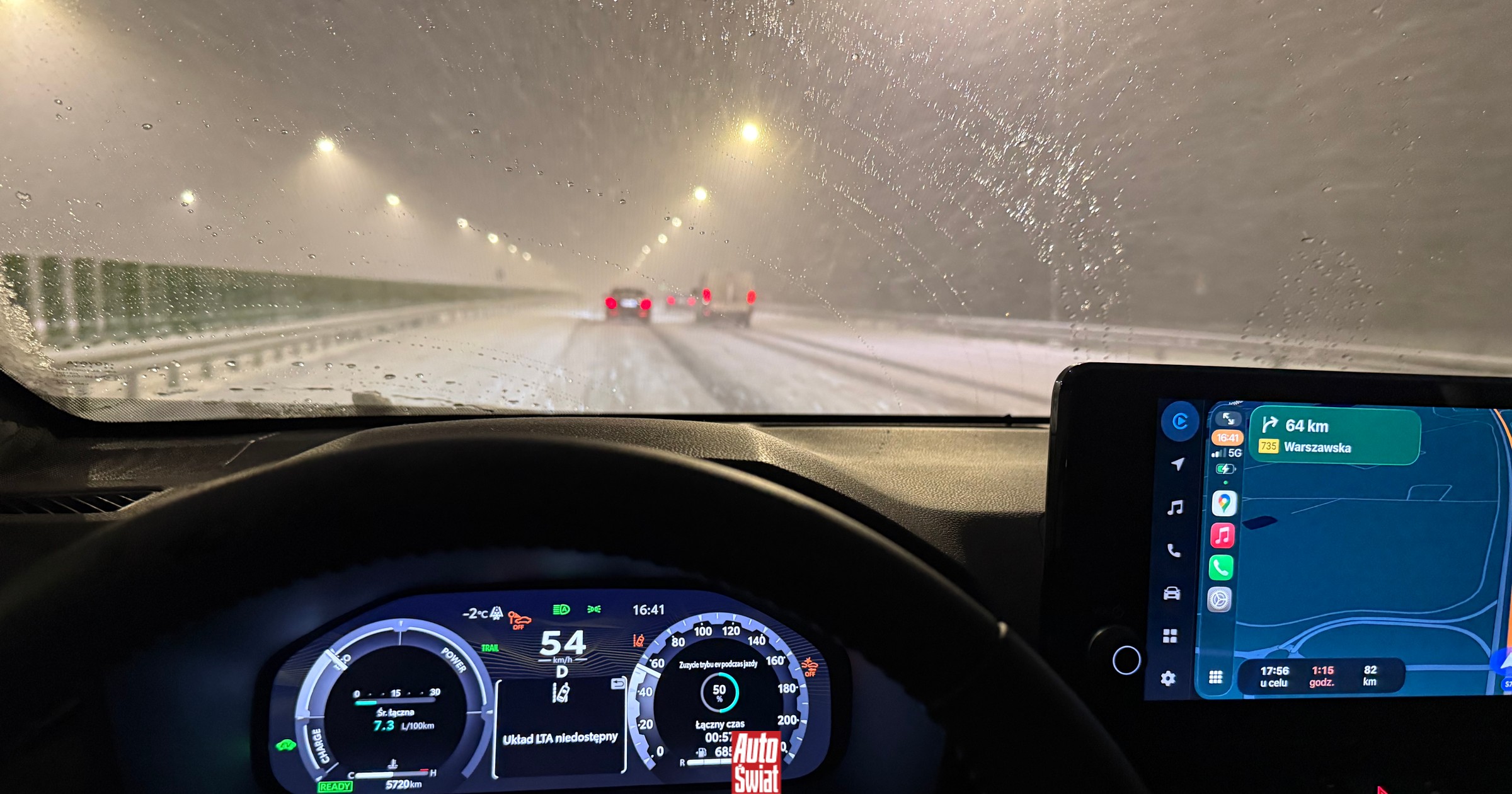 Trochę śniegu, a na wyświetlaczu auta galeria kontrolek ostrzegających o usterkach. Tak ma być?