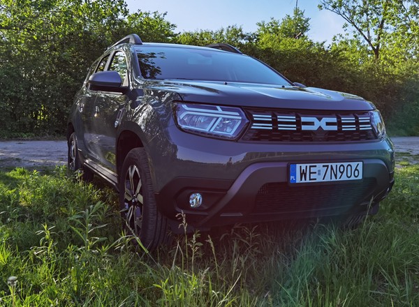 Jeździłem najmocniejszą Dacią Duster. Bez LPG, za to z automatem. To auto nadal warto kupić