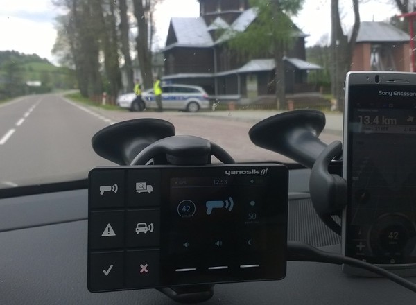 Zamiast radia CB? AutoRadar, Coyote, NaviExpert, SpeedAlarm i Yanosik w teście