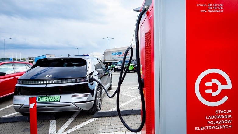 Orlen udostępnił ultra szybką ładowarkę