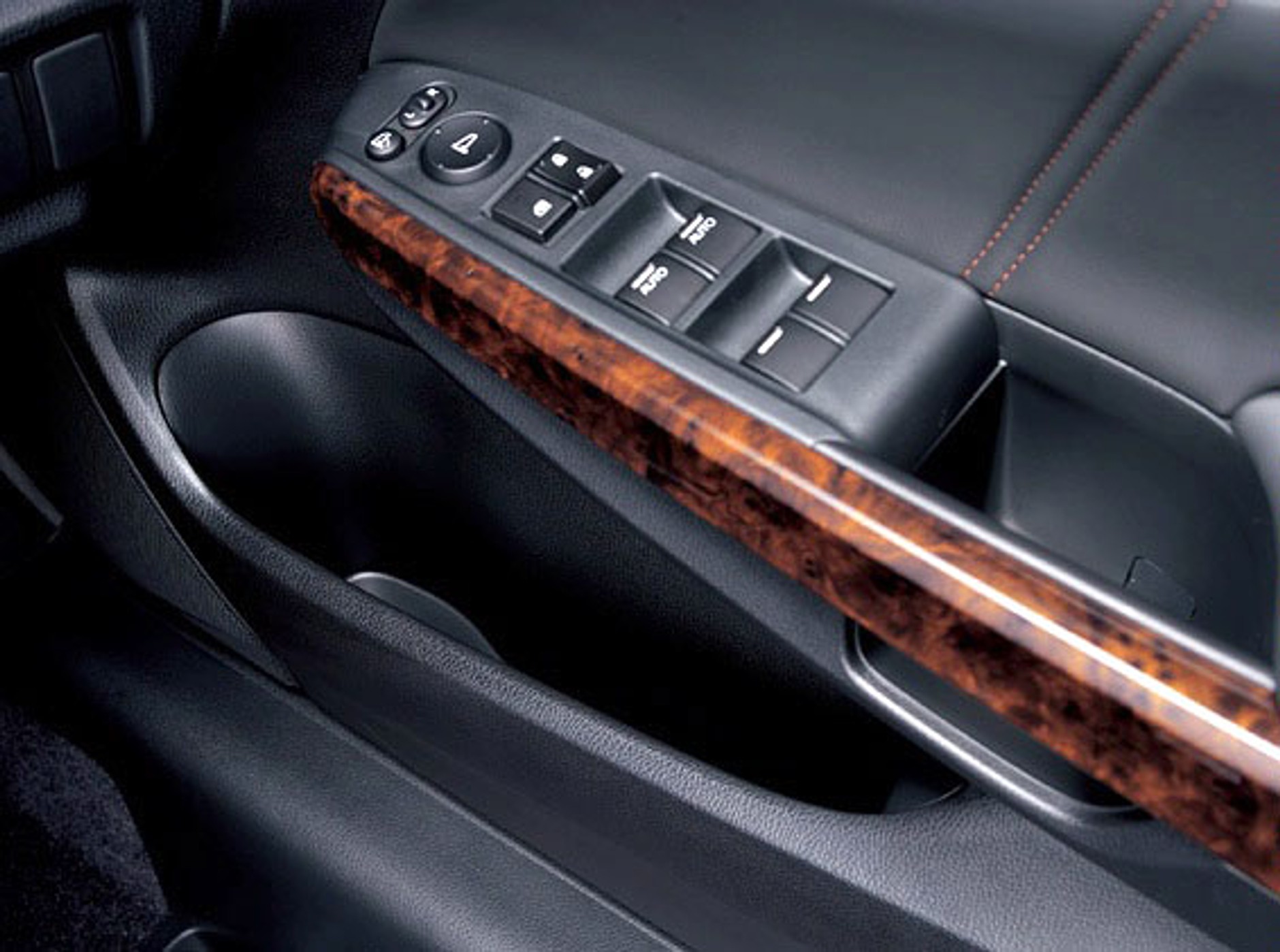 Honda Inspire: nowy sedan debiutuje na rynku japońskim