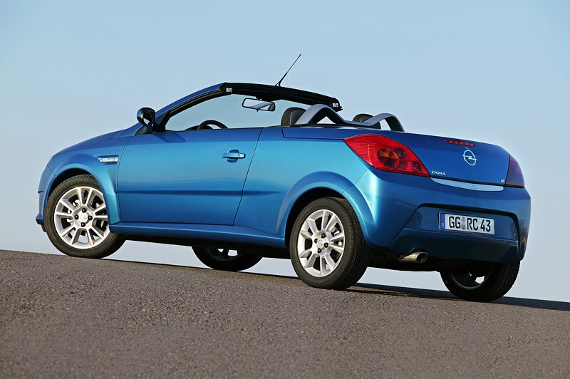 Opel: koniec Signum, niepewna przyszłość modelu Tigra TwinTop