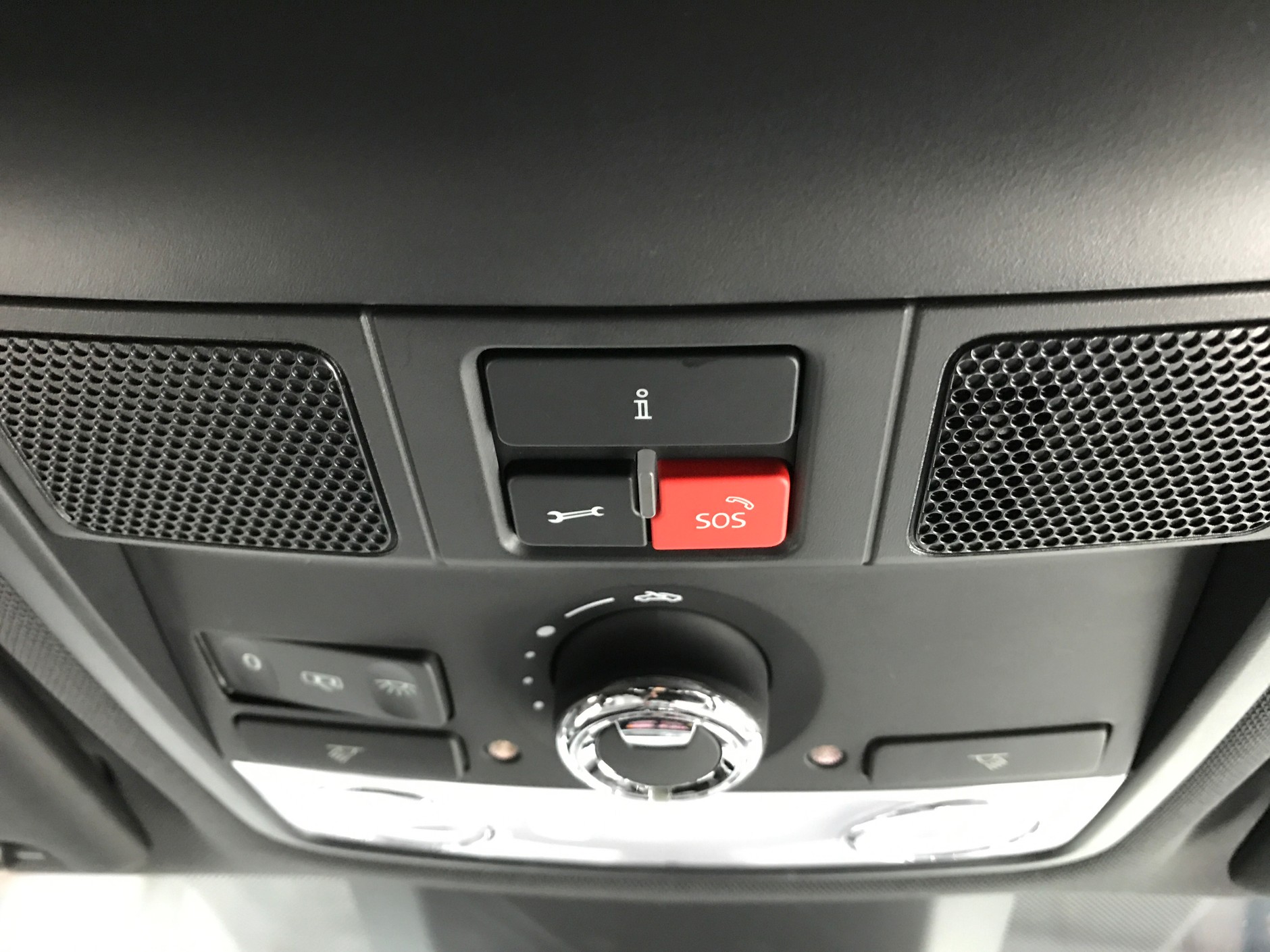 Automatyczne wzywanie pomocy w razie wypadku będzie częścią opcjonalnego systemu CARE CONNECT - Skoda Octavia III FL