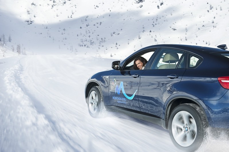 Kim jest ta kobieta w BMW X6?