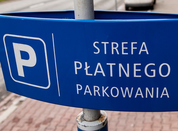 Warszawa powiększy strefę płatnego parkowania
