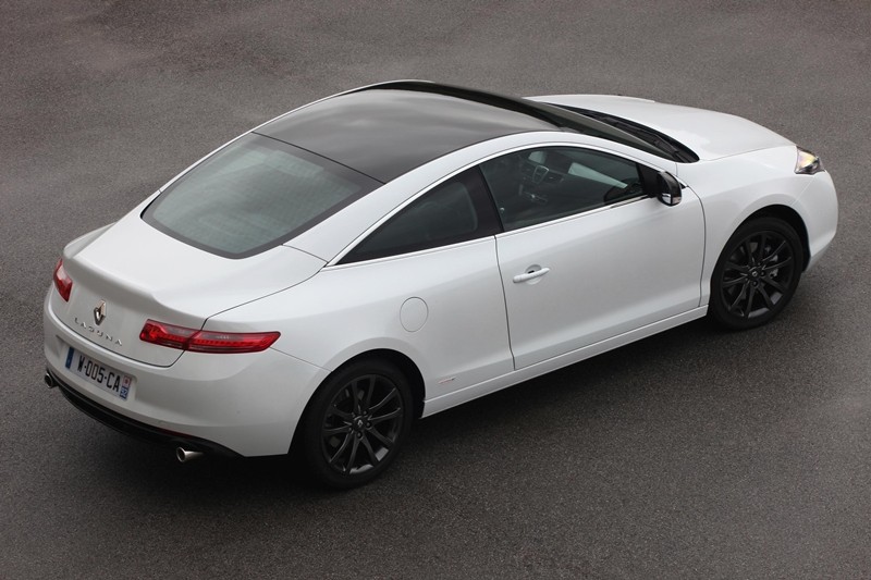 Renault Laguna Coupé Monaco GP – czarno-białe bóstwo
