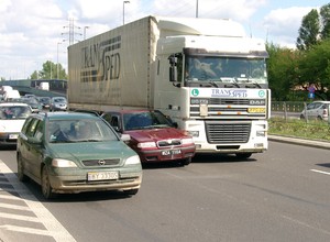 Kiedy najlepiej wyruszyć na trasę? Oto wakacyjne zakazy ruchu ciężarówek