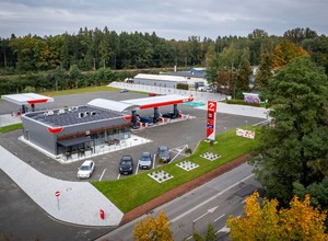 Lotos zmienia barwy. Pierwsze stacje już z logo Orlenu