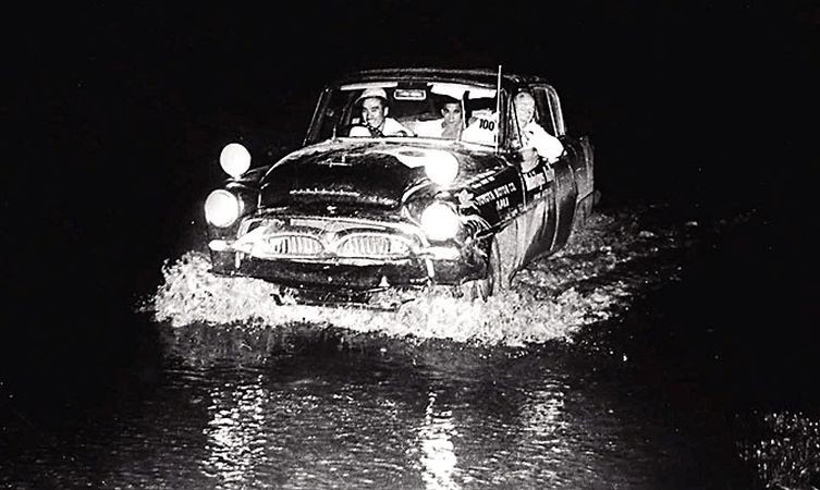 Toyopet Crown Deluxe