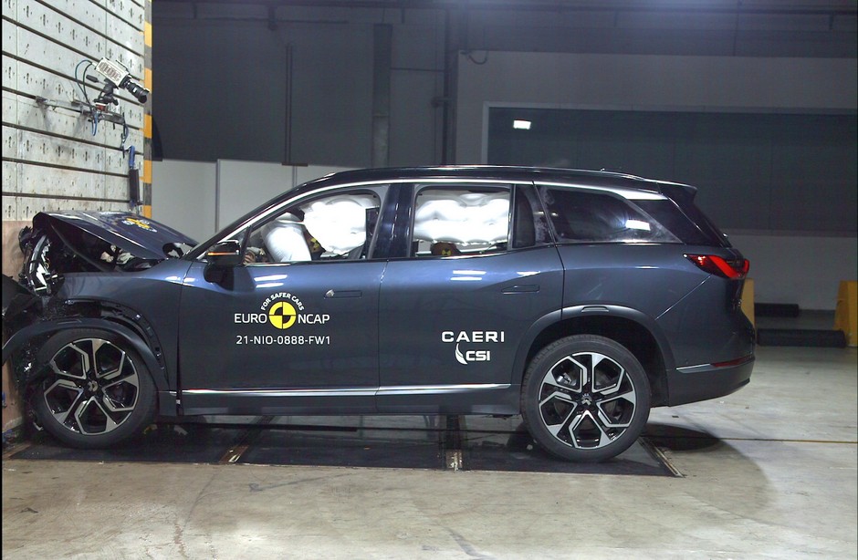 NIO ES8