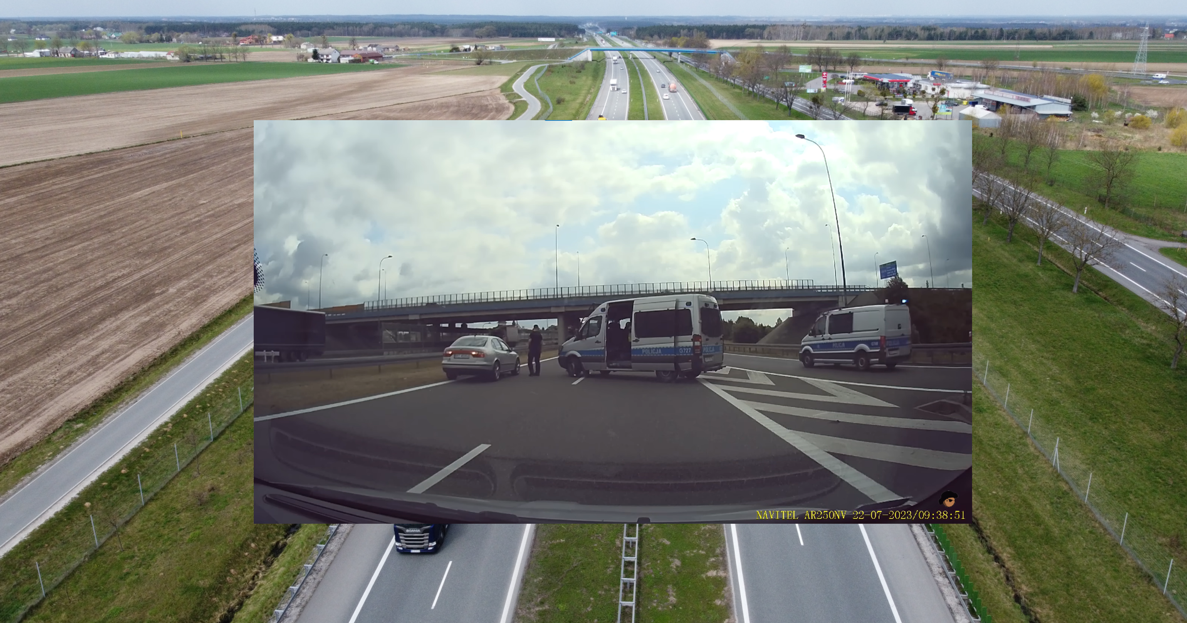 Radiowóz stał w poprzek na autostradzie. Stworzył zagrożenie