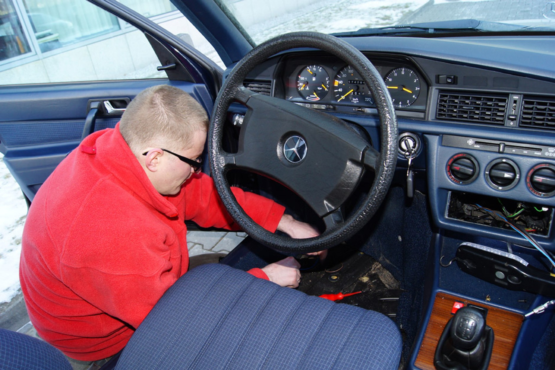 Montaż automatycznej anteny krok po kroku