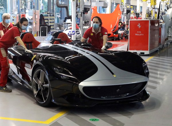 Przeszło 63 tys. zł premii! Tyle ma dostać każdy pracownik Ferrari