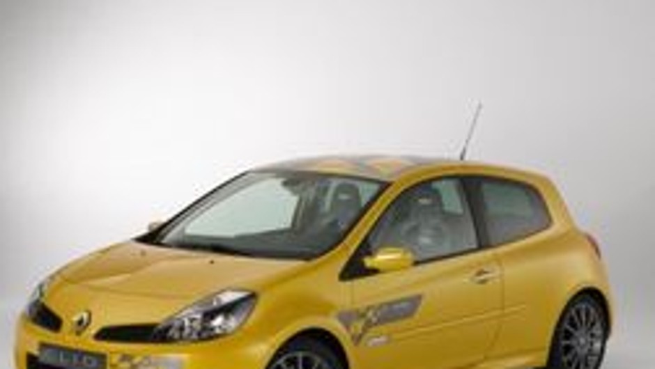 Renault: Clio F1 Team R27 od maja w polskich salonach
