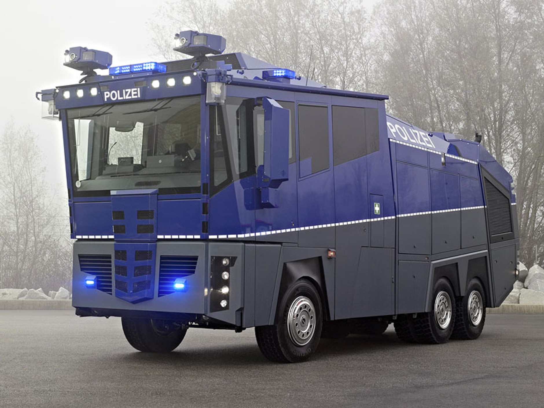 Mercedes-Benz Actros Water Cannon 10000: nowa broń policji