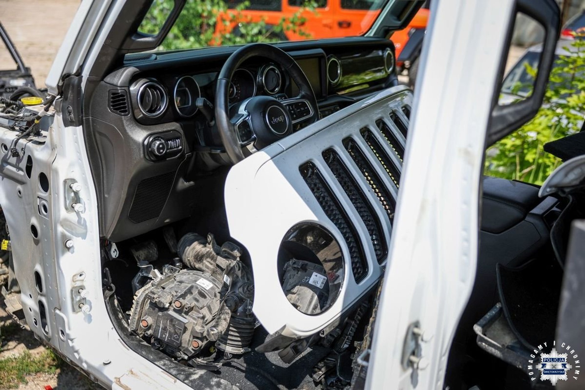 Policja rozbiła grupę kradnącą samochody