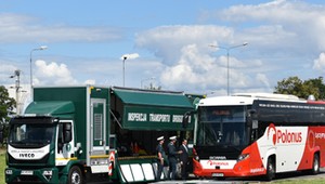 Premier sprawdza autokary: widać dobre chęci, ale i brak doświadczenia