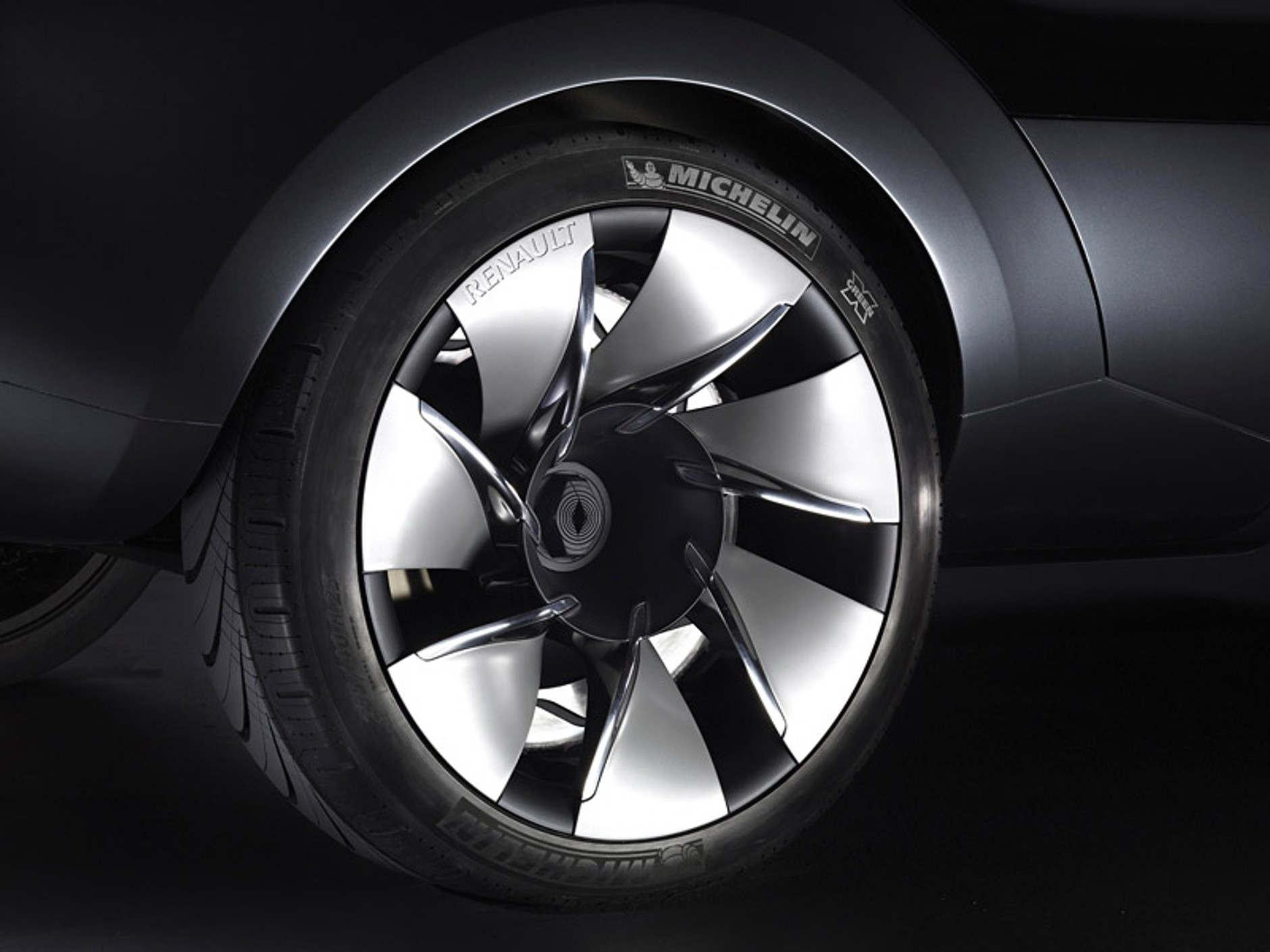 Paryż 2008: Renault przedstwia Ondeliosa (wideo)