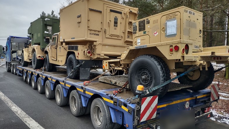 Zatrzymany transport pojazdów armii USA