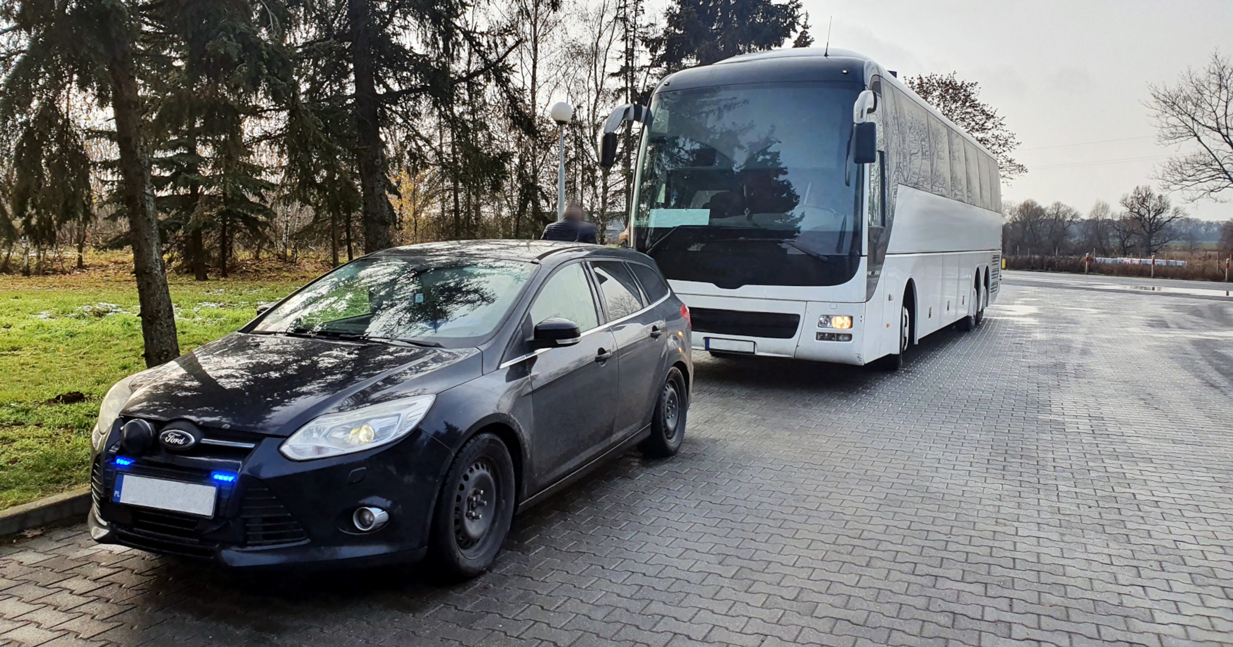 Kontrola autokaru przez inspektorów ITD