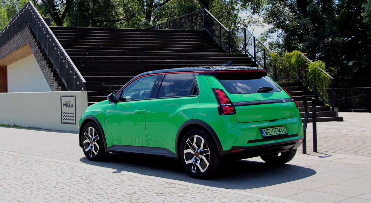 Jeździłem nowym Renault 5 i jestem nim oczarowany. To Mini z koszykiem na bagietkę