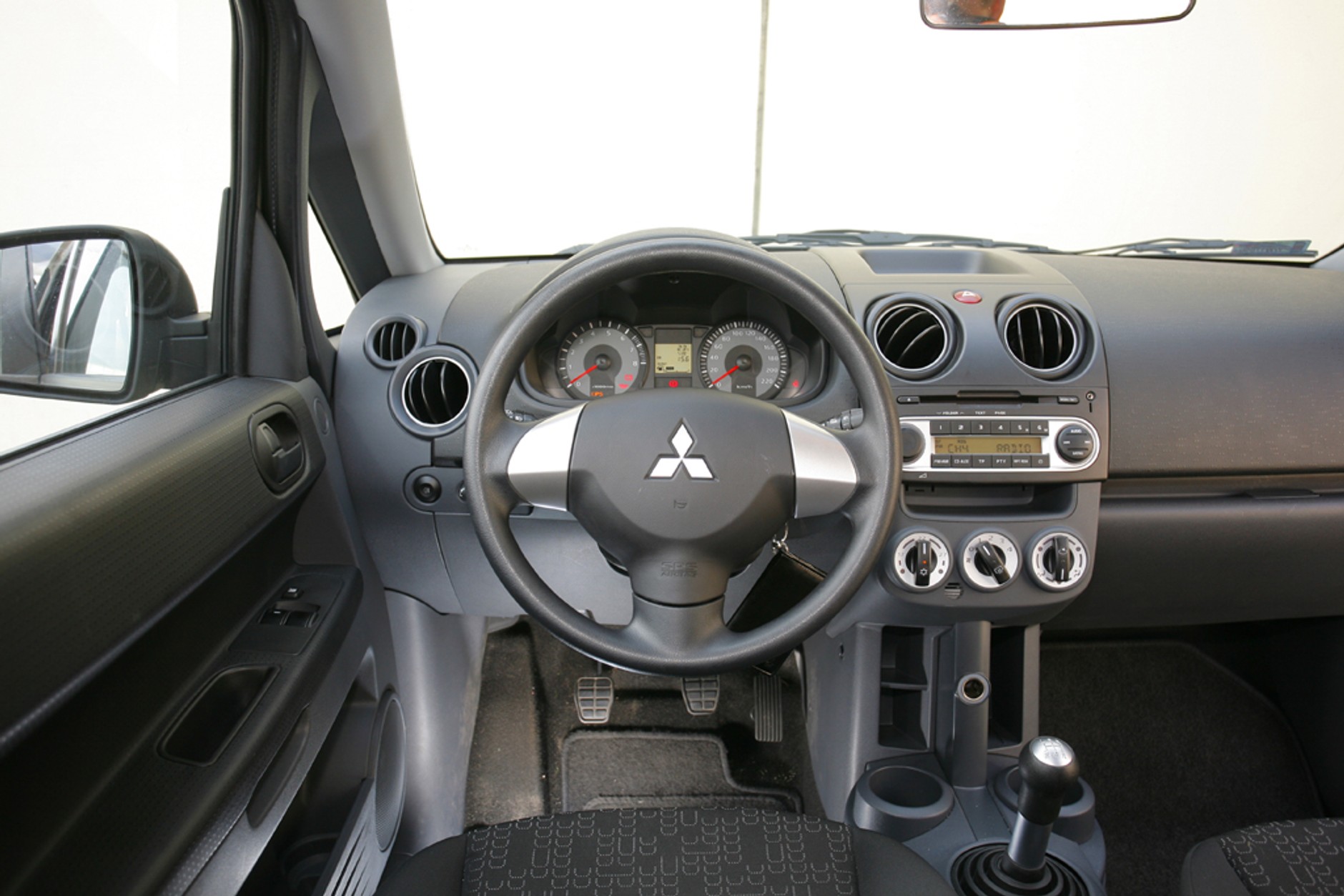 Mitsubishi Colt 1.3 Clear Tec - Oszczędza, kiedy stoi