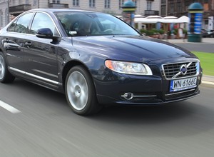 Odłożone 50 tys. zł lepiej wydać na używane Volvo S80 czy Skodę Superb?