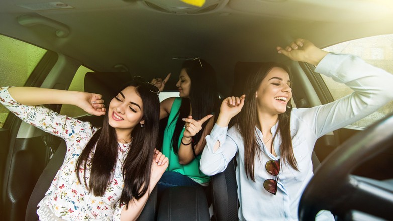 Impreza w aucie, muzyka w samochodzie