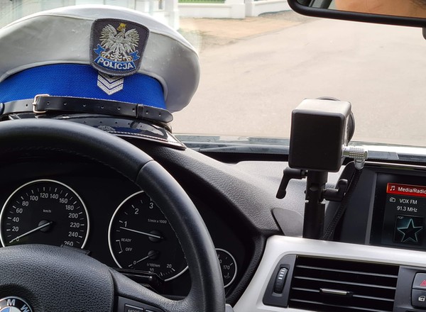 Policjanci idą na zakupy. Kupią bardzo szybkie limuzyny