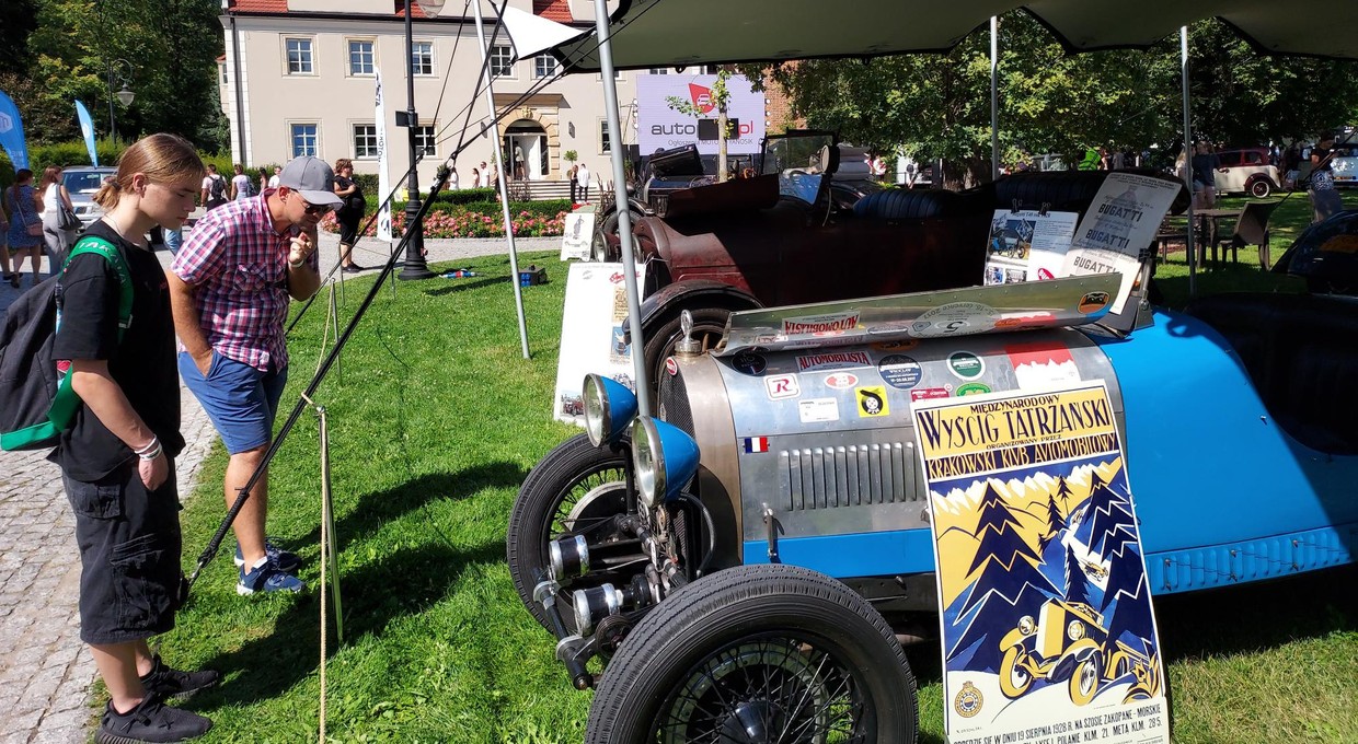 Spotkanie klasyków na zamku Topacz. Podziwialiśmy ponad 600 zabytkowych pojazdów