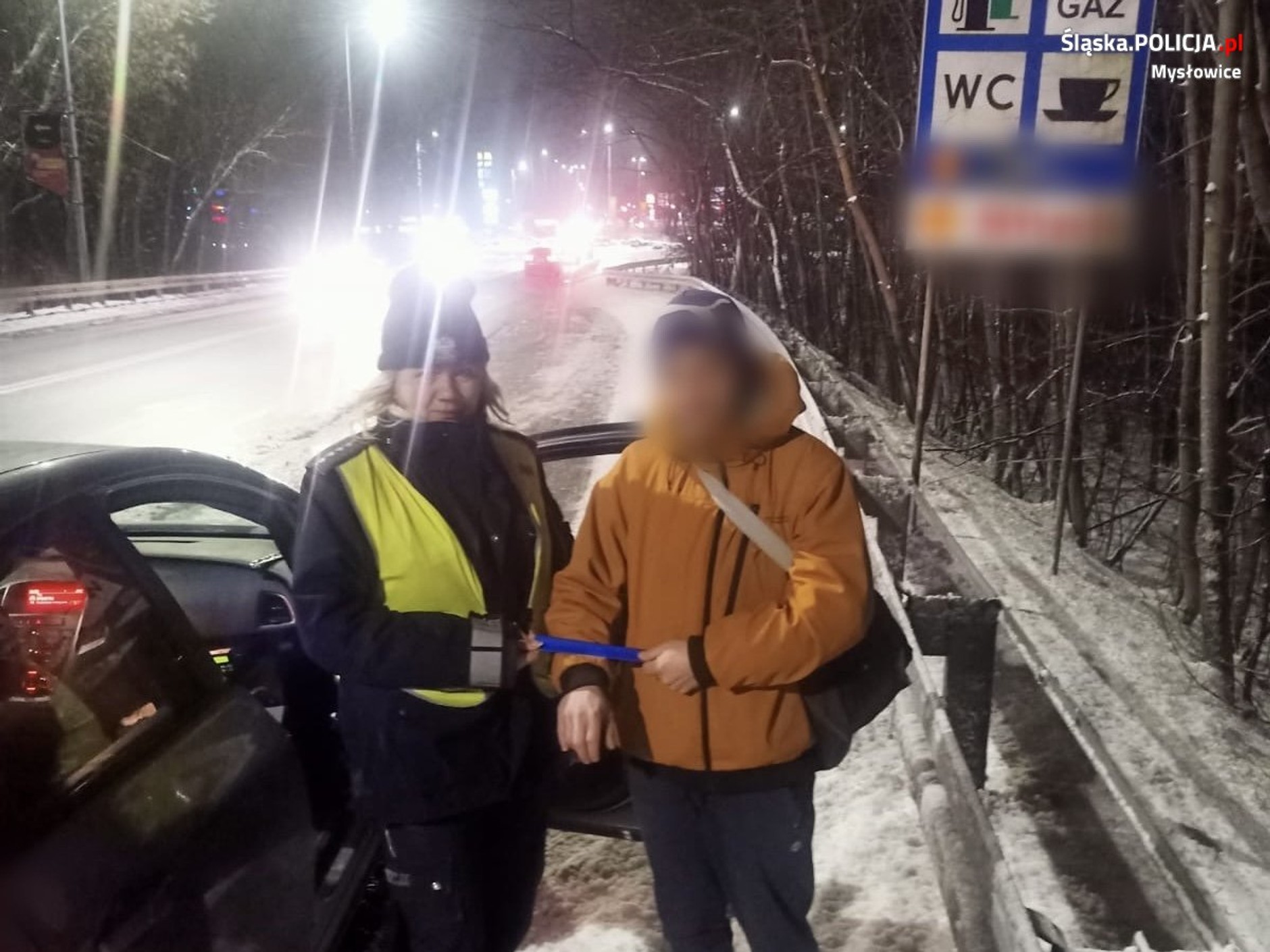 Policja przeprowadziła akcję przy pomocy specjalnego mobilnego stanowiska dowodzenia