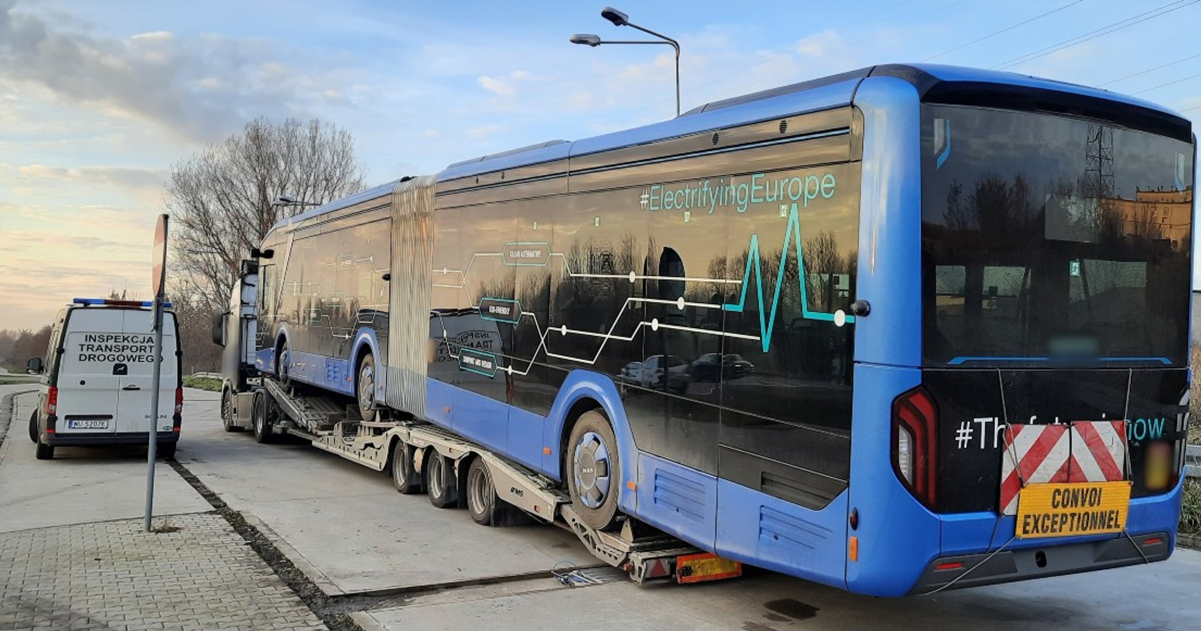 Nieprawidłowy transport autobusu przegubowego