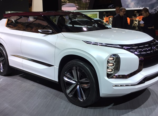 Mitsubishi podczas salonu samochodowego w Paryżu