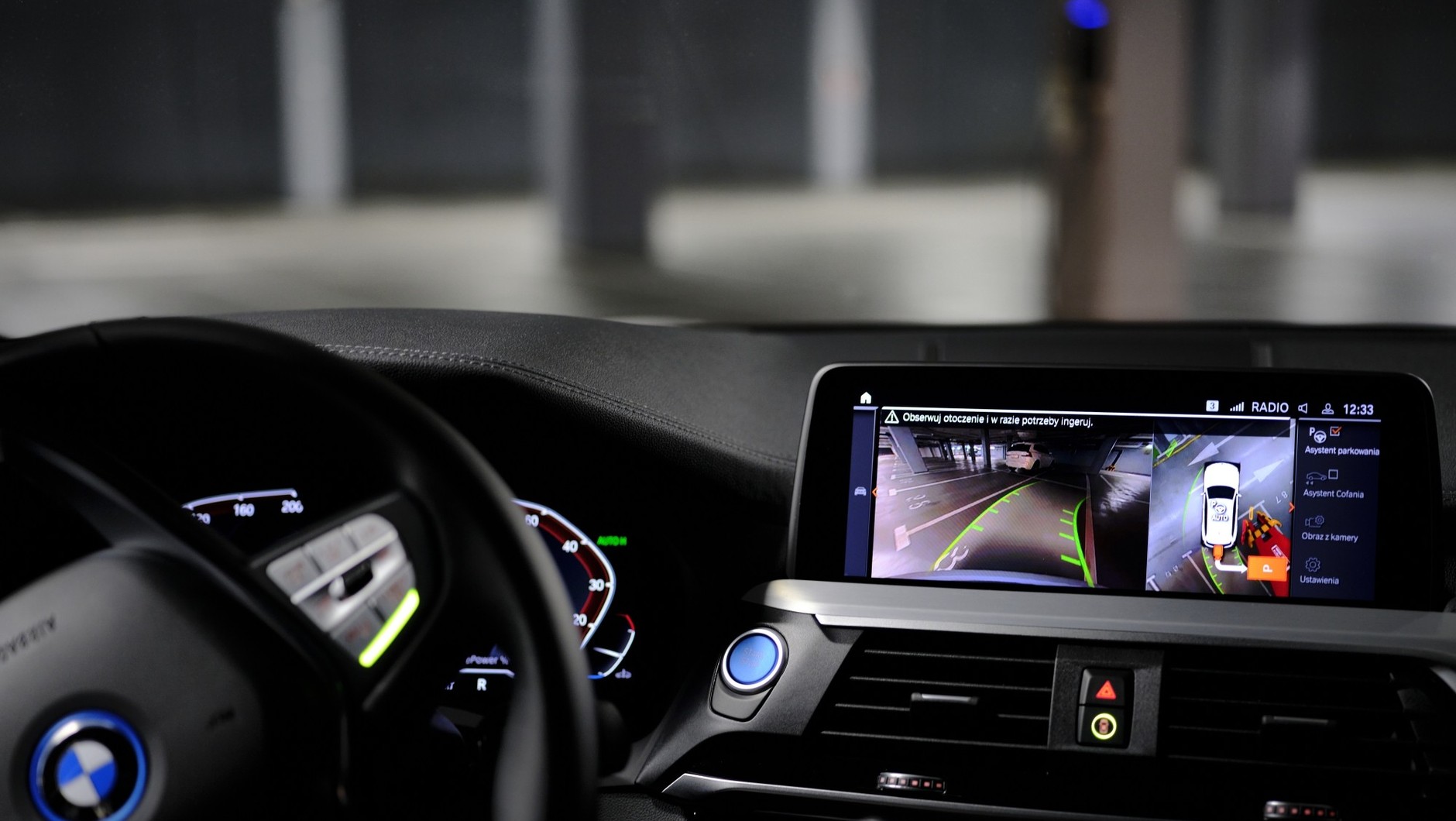 Asystent parkowania w nowym elektrycznym BMW iX3