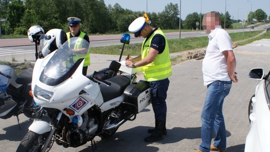 Obraz pochodzący z serwisu https://bydgoszcz.policja.gov.pl/kb1/informacje/wiadomosci/148019,Policyjne-dzialania-BEZPIECZNA-DROGA-DK-10-PREDKOSC-I-WYPRZEDZANIE-w-powiecie-by.html