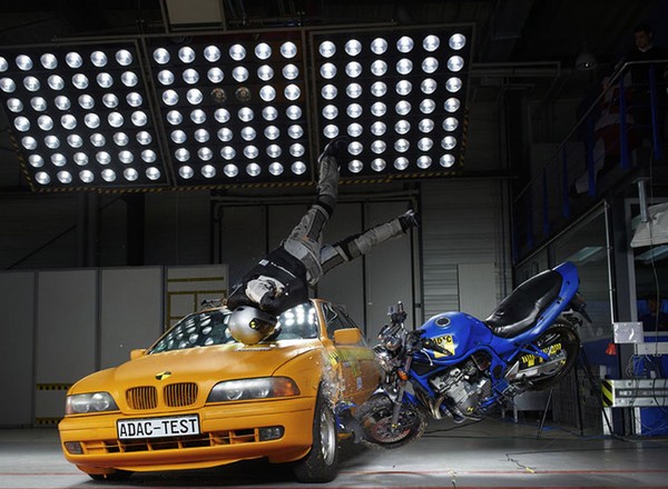 Test poduszek powietrznych dla motocyklistów