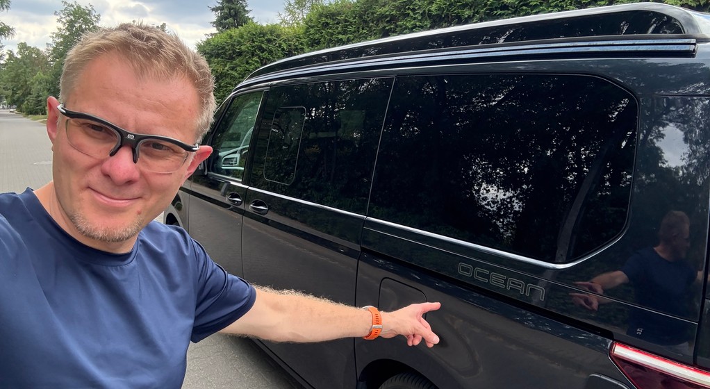 Nowy Volkswagen California dorobił się oferowanych w standardzie drugich drzwi przesuwnych