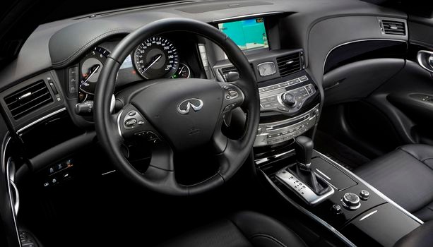 Infiniti M – luksus dla biznesmena