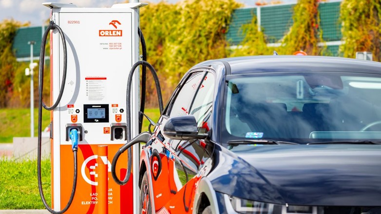 Orlen udostępnił ultraszybką ładowarkę