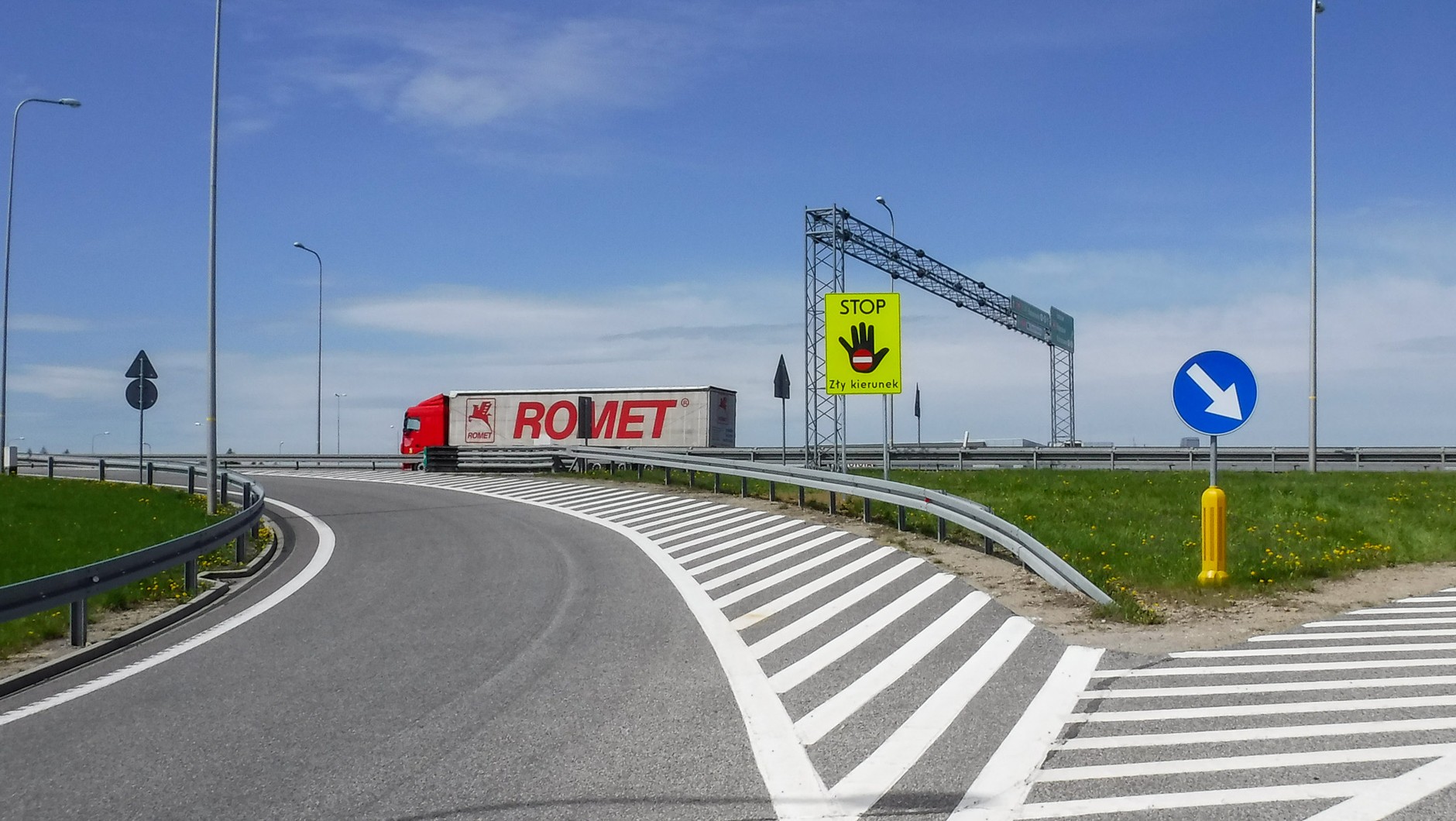 Tablica informacyjna - Stop zły kierunek