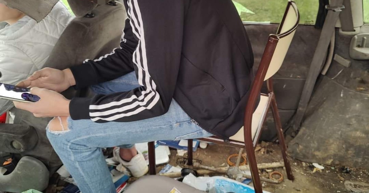 Tak się podróżuje we Francji. Jazda na drewnianym krześle