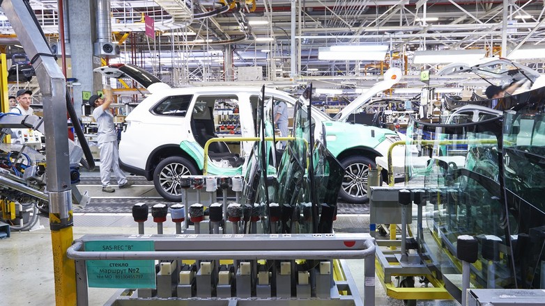 Mitsubishi Outlander na linii produkcyjnej w fabryce w Rosji