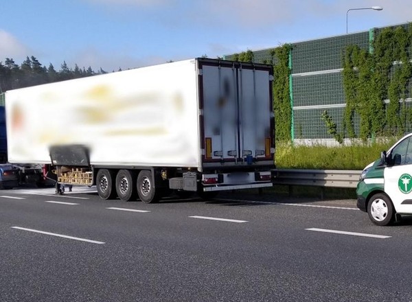 Kierowca TIR-a potrzebował pomocy. Patrol ITD zapobiegł tragedii
