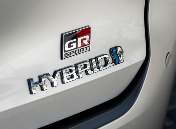Toyota sprzedała w Polsce już 300 tys. hybryd. Króluje jeden model