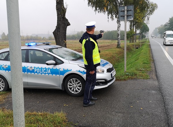 Kierowcy mylą dwa popularne znaki drogowe i narażają się na mandaty