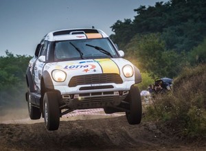 Dakar 2015: Hołowczyc z Panserim w Mini