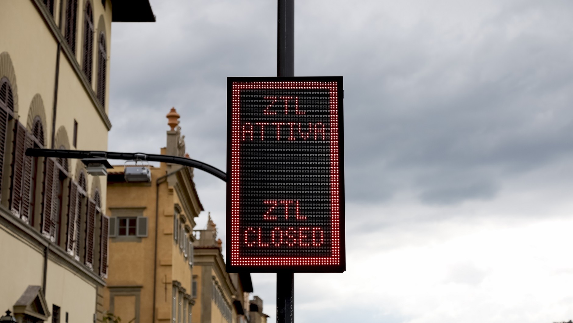 Znak informujący o zakazie wjazdu do strefy ZTL we Florencji