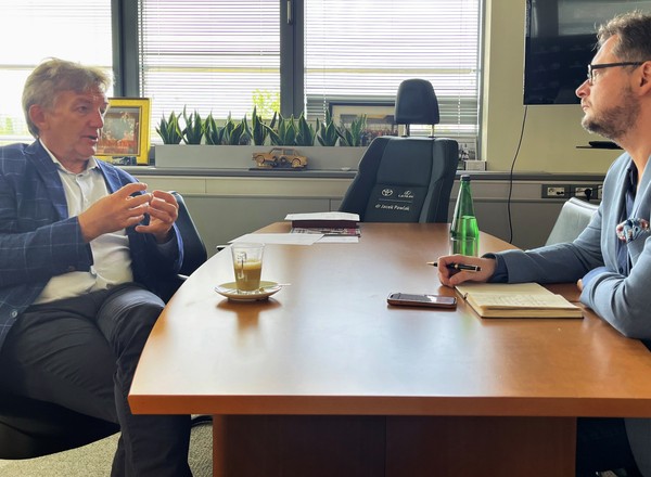 Szef Toyoty w Polsce o wzroście cen aut i możliwym zalewie samochodów używanych z Zachodu